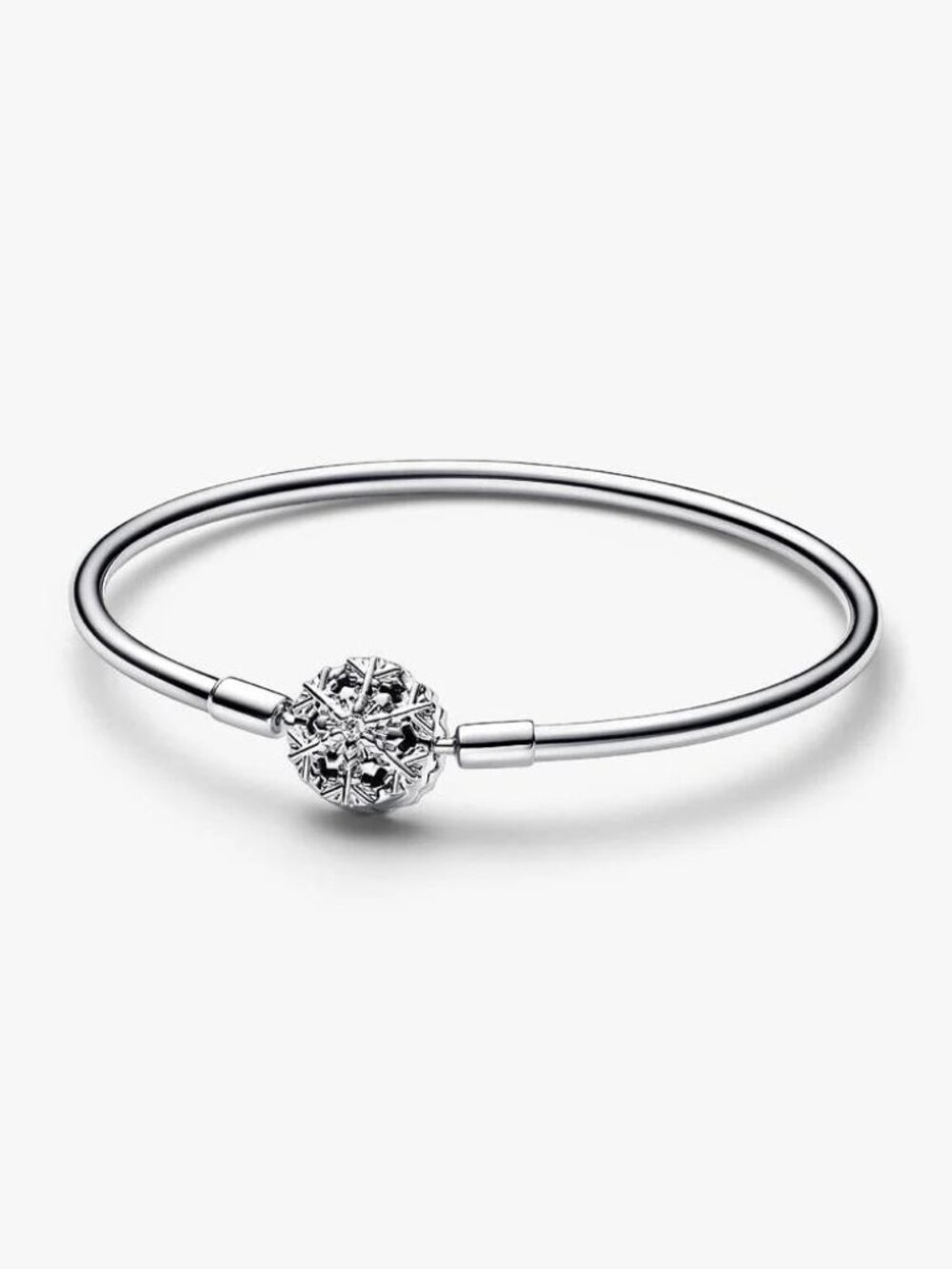 Pandora Moments Sparkling Snowflake Clasp Bangle